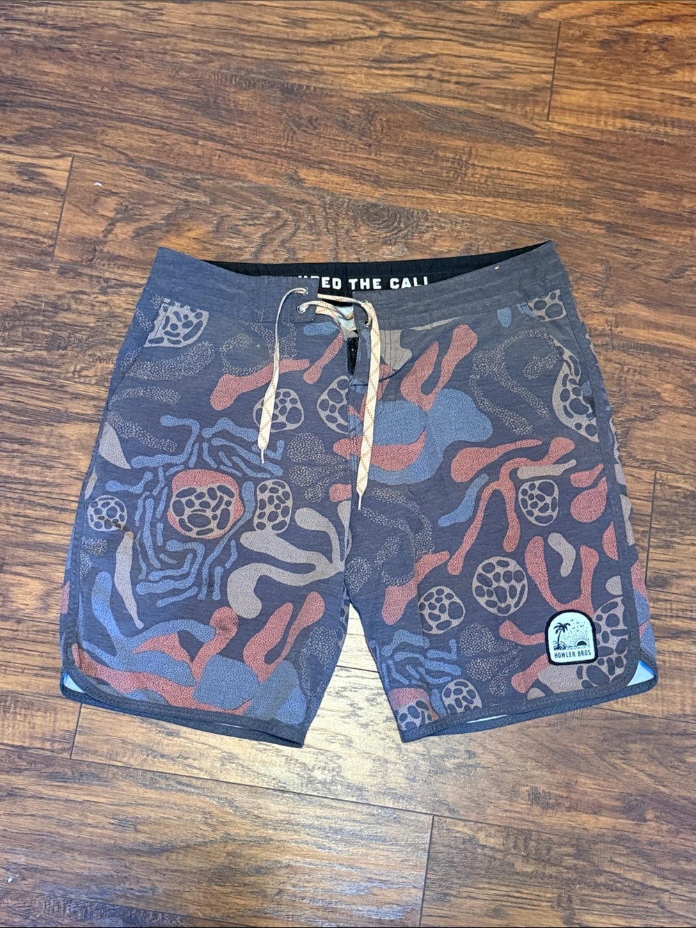 Howler Brothers Bruja boardshorts sz 34